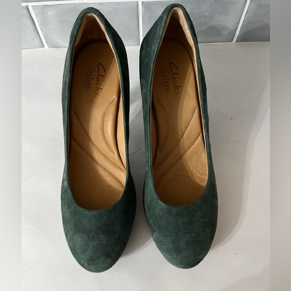 Clarks Indigo Wessex Wyvern Suede Platform Pumps Teal Size 7.5 New With Box - Picture 2 of 9